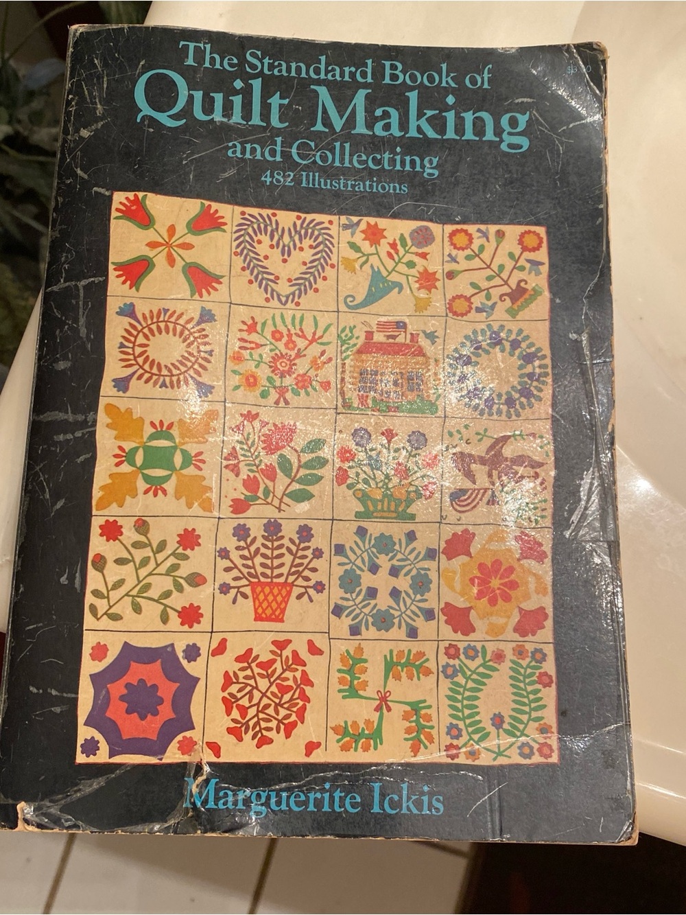 The Standard Book of Quilt Making and Collecting - Multicolor